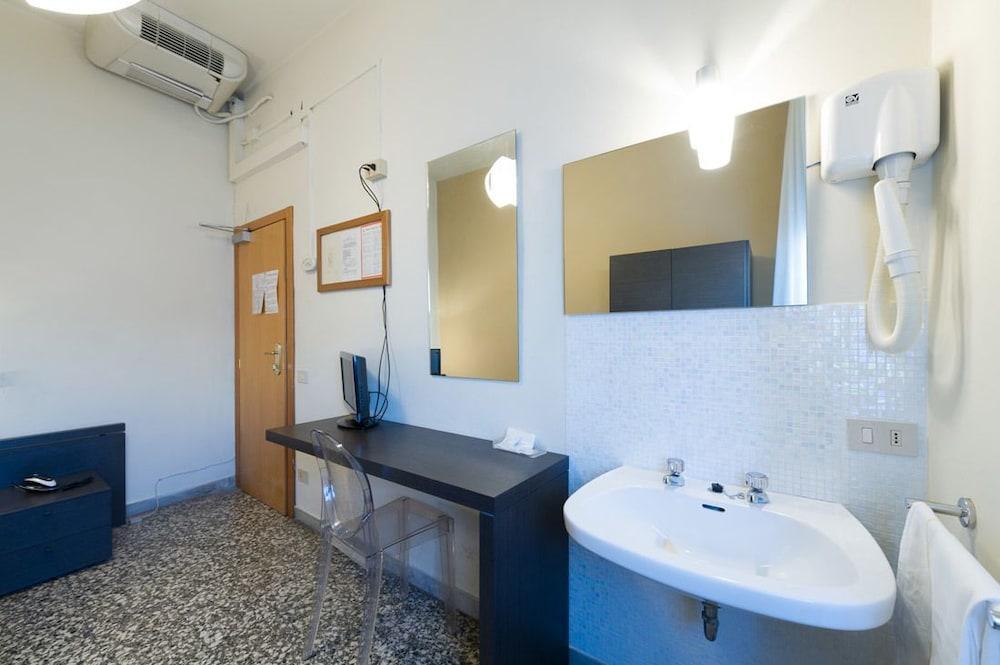 Hotel Moderno Pisa Exterior photo