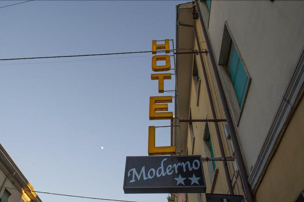Hotel Moderno Pisa Exterior photo